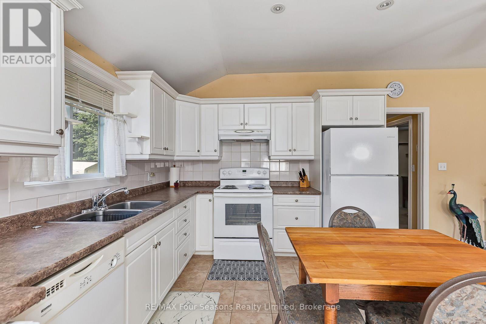 511 Oxbow Park Drive, Wasaga Beach, Ontario  L9Z 2T9 - Photo 6 - S13833198