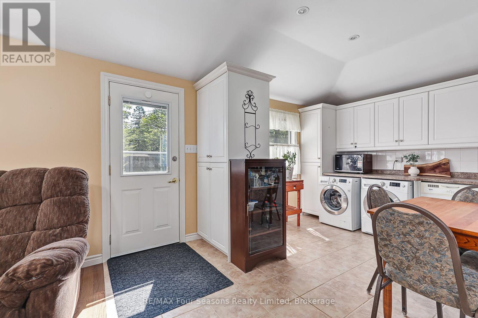 511 Oxbow Park Drive, Wasaga Beach, Ontario  L9Z 2T9 - Photo 8 - S13833198