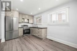 1841 Sandgate Crescent, Mississauga, Ontario  L5J 2E7 - Photo 4 - W13833194