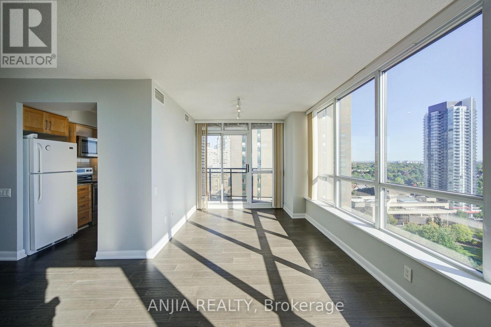 2010 - -33 Sheppard Avenue E, Toronto, Ontario  M2N 7K1 - Photo 11 - C13806932