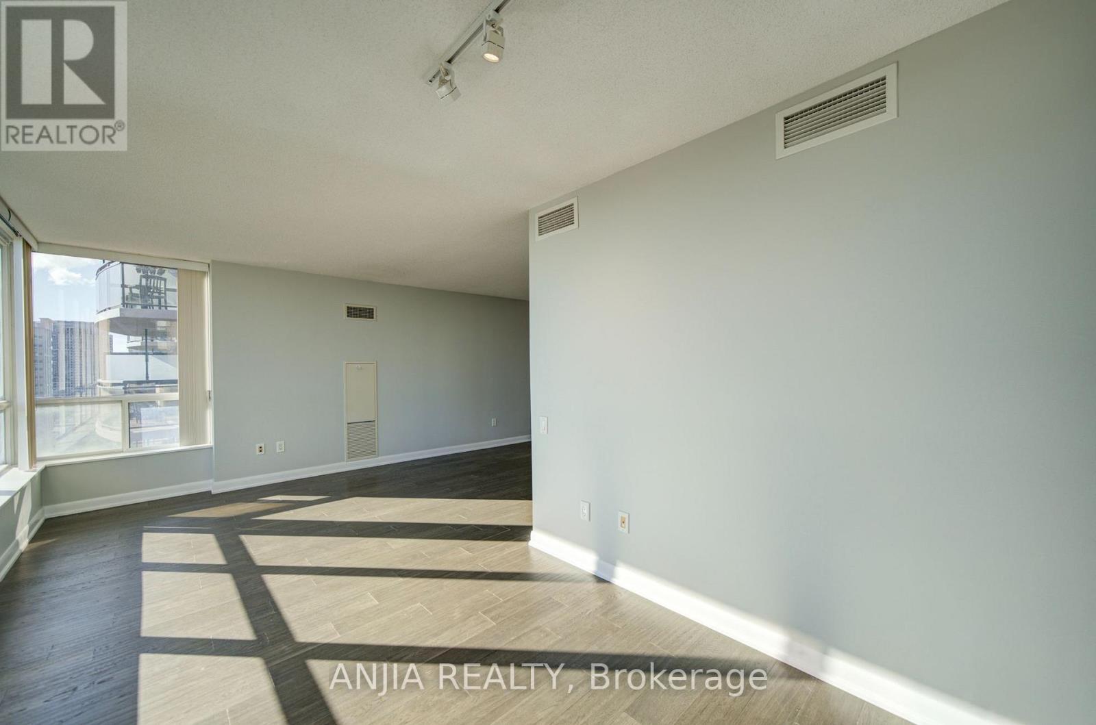 2010 - -33 Sheppard Avenue E, Toronto, Ontario  M2N 7K1 - Photo 12 - C13806932