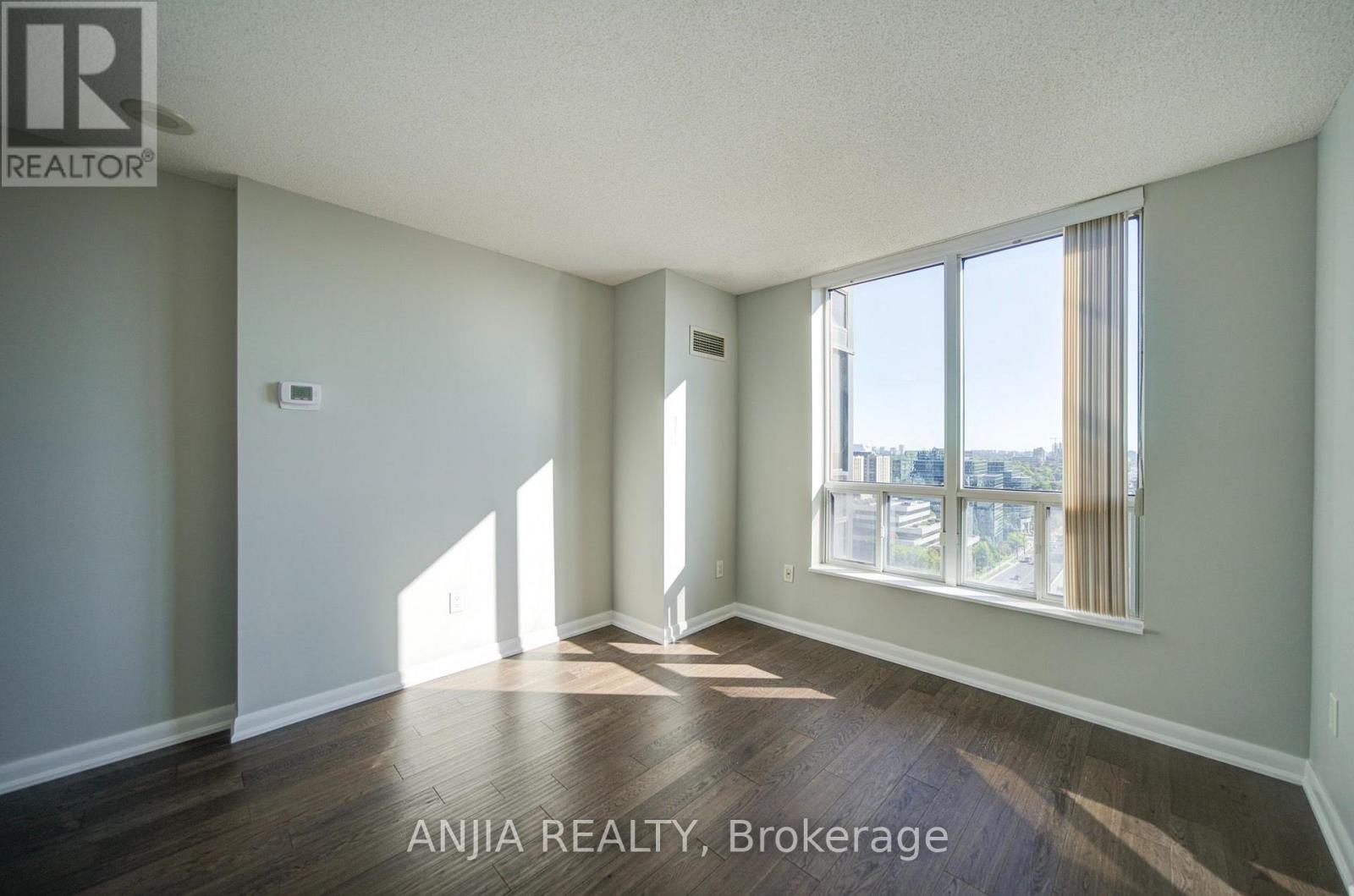 2010 - -33 Sheppard Avenue E, Toronto, Ontario  M2N 7K1 - Photo 21 - C13806932