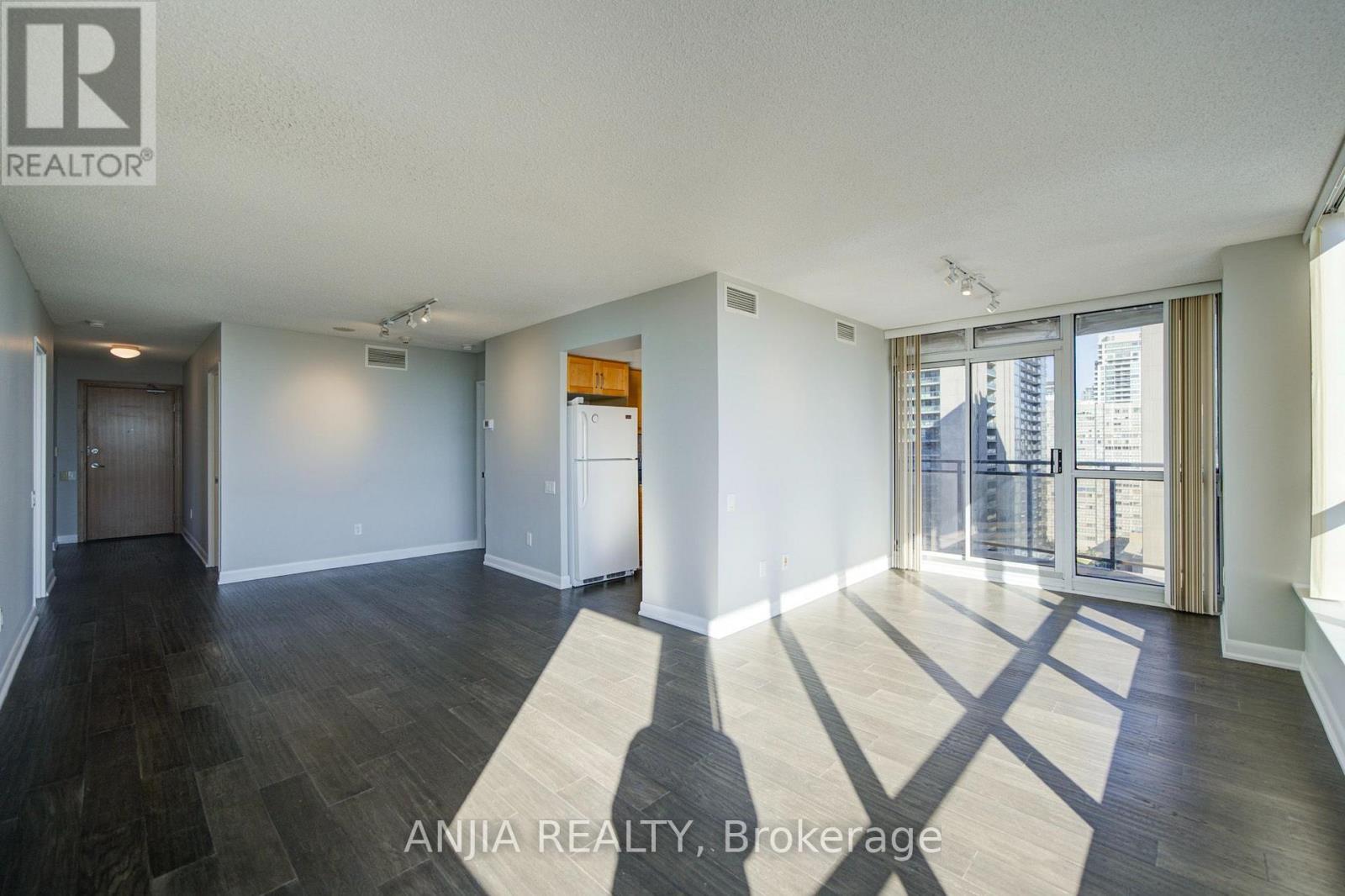 2010 - -33 Sheppard Avenue E, Toronto, Ontario  M2N 7K1 - Photo 10 - C13806932