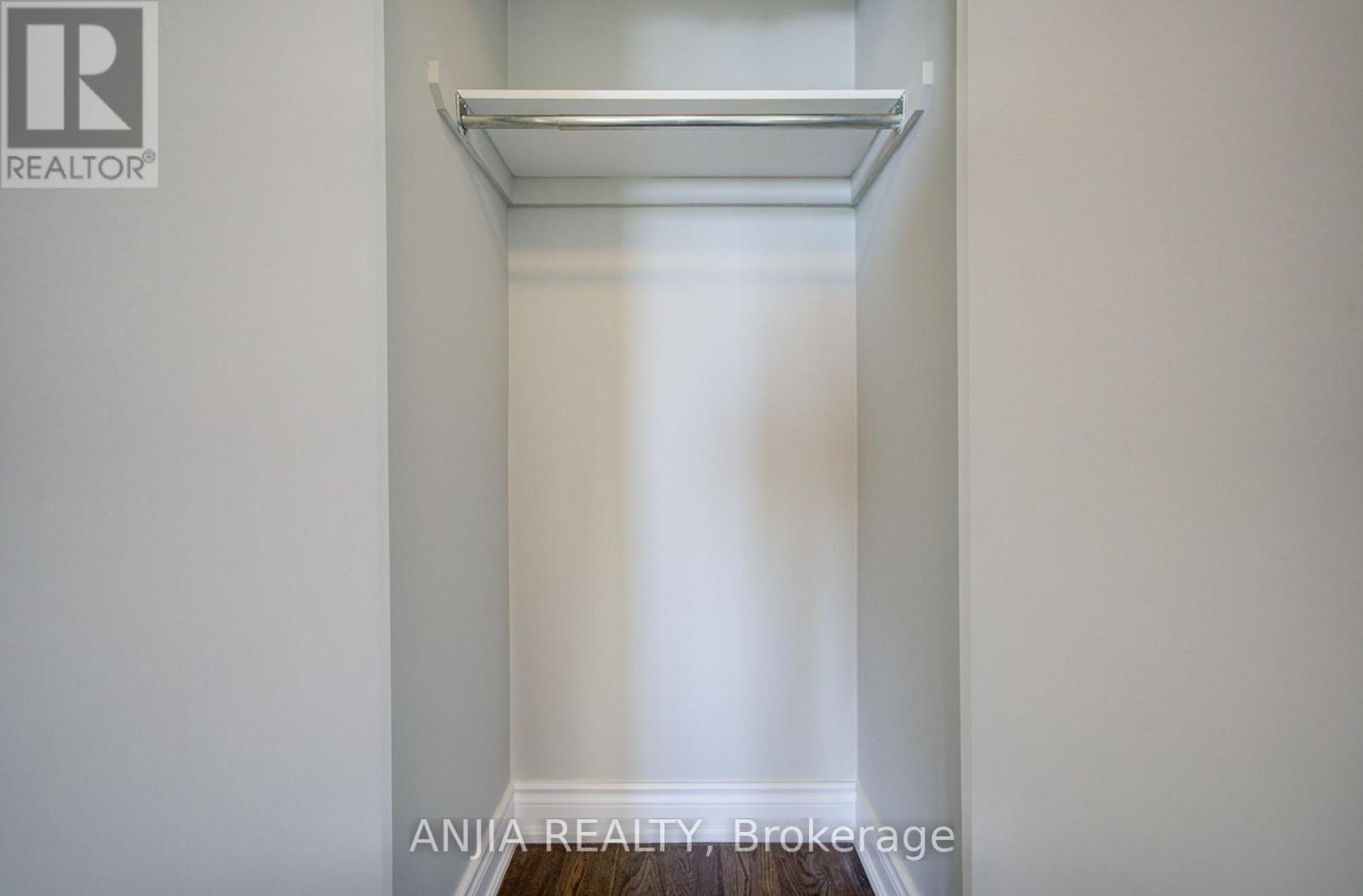 2010 - -33 Sheppard Avenue E, Toronto, Ontario  M2N 7K1 - Photo 17 - C13806932