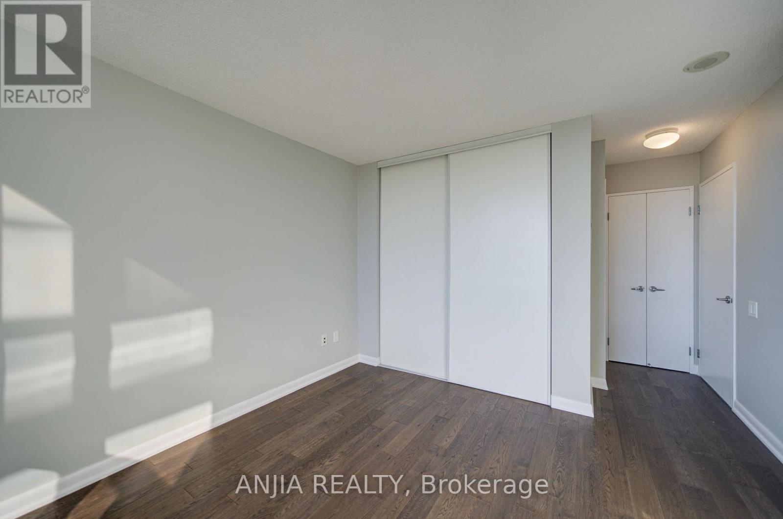 2010 - -33 Sheppard Avenue E, Toronto, Ontario  M2N 7K1 - Photo 23 - C13806932