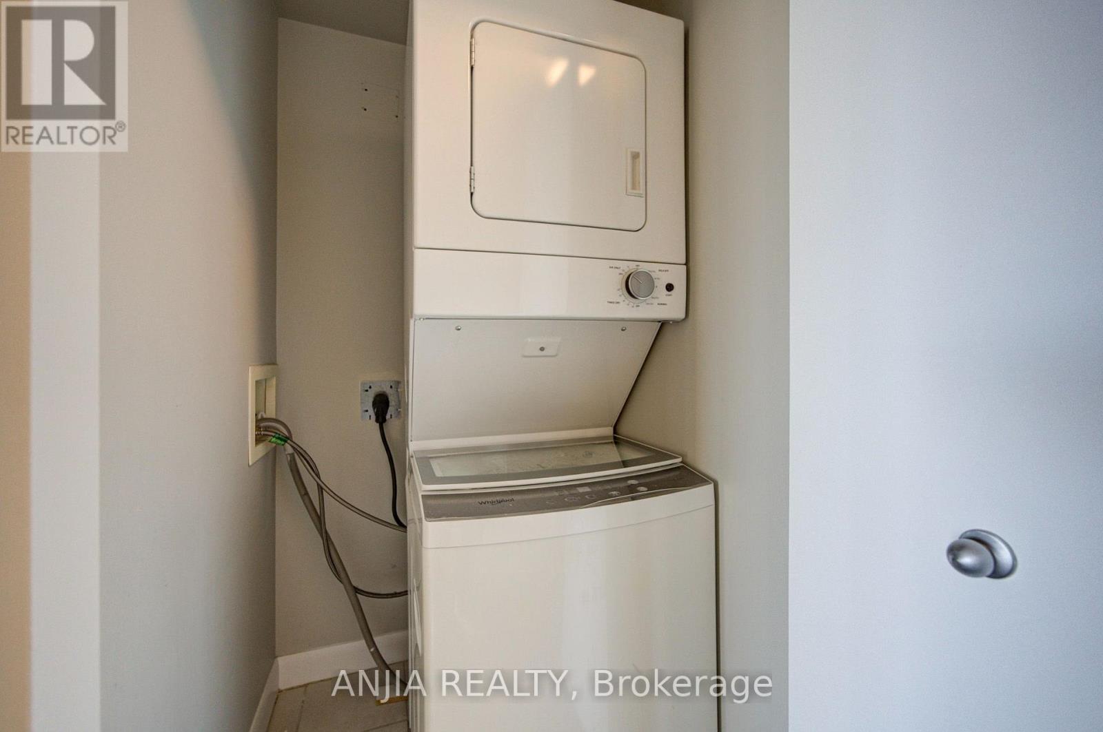 2010 - -33 Sheppard Avenue E, Toronto, Ontario  M2N 7K1 - Photo 25 - C13806932