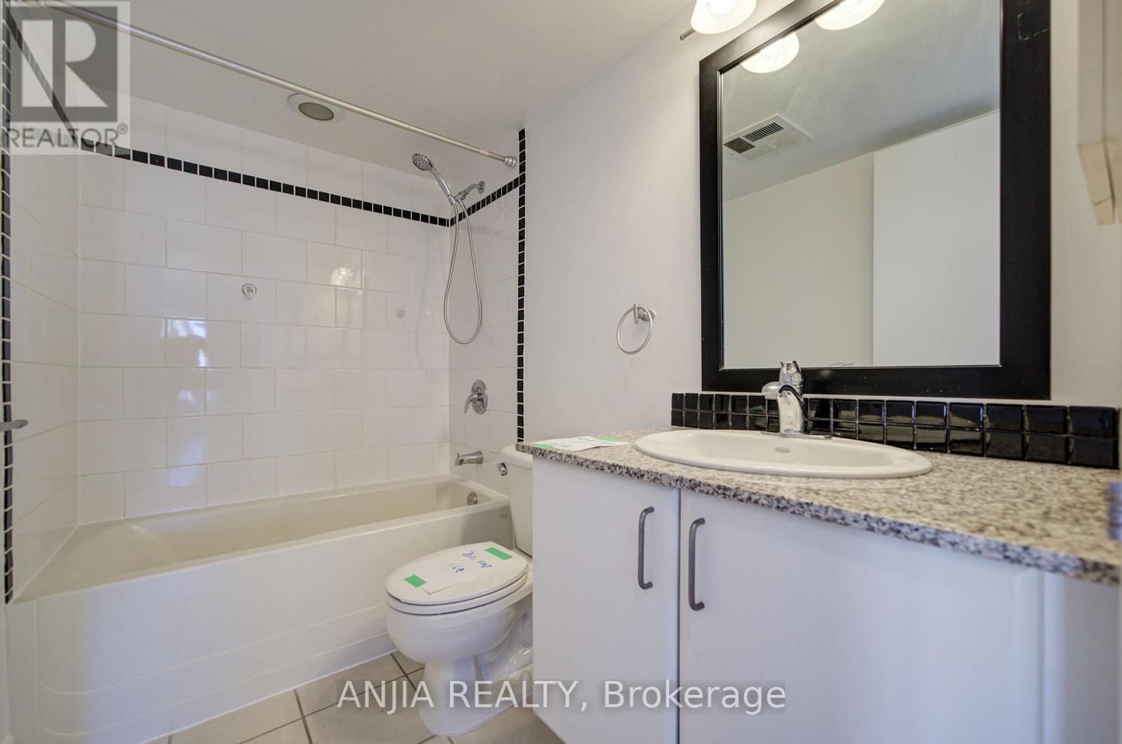 2010 - -33 Sheppard Avenue E, Toronto, Ontario  M2N 7K1 - Photo 15 - C13806932