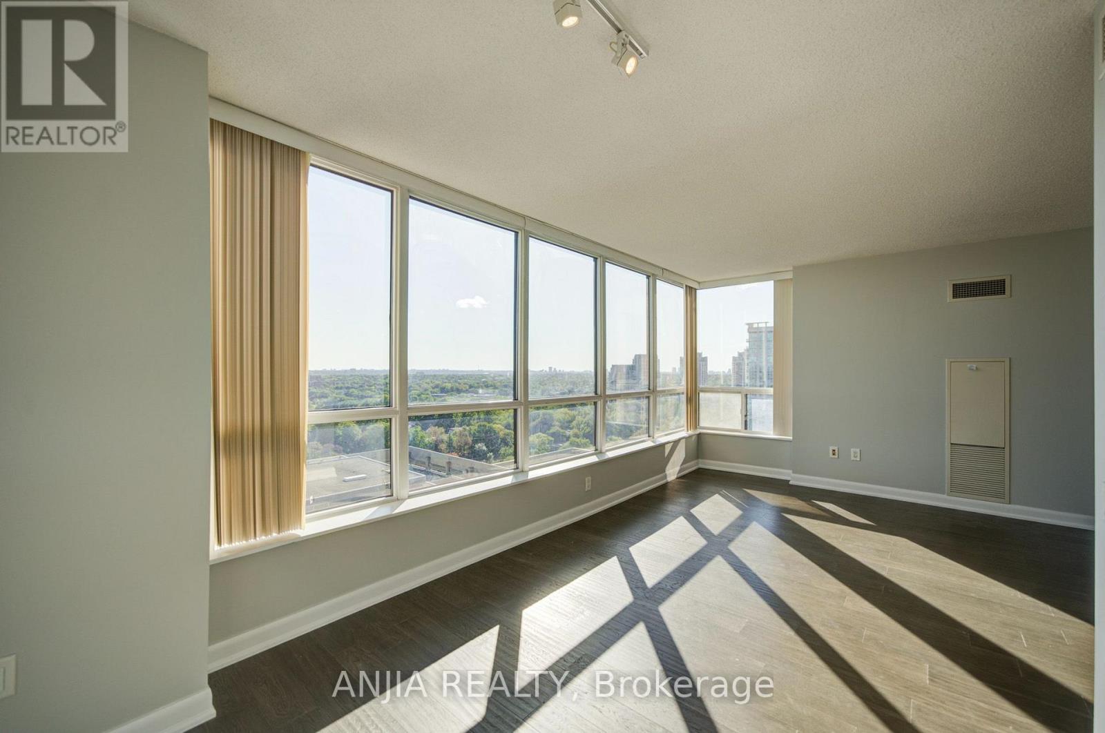 2010 - -33 Sheppard Avenue E, Toronto, Ontario  M2N 7K1 - Photo 14 - C13806932