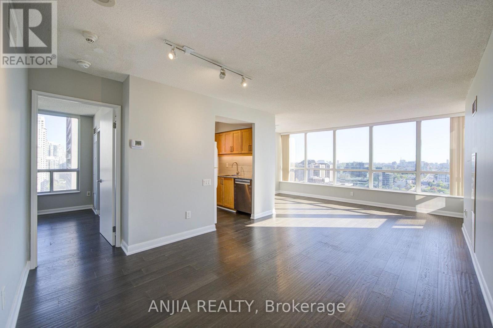 2010 - -33 Sheppard Avenue E, Toronto, Ontario  M2N 7K1 - Photo 3 - C13806932