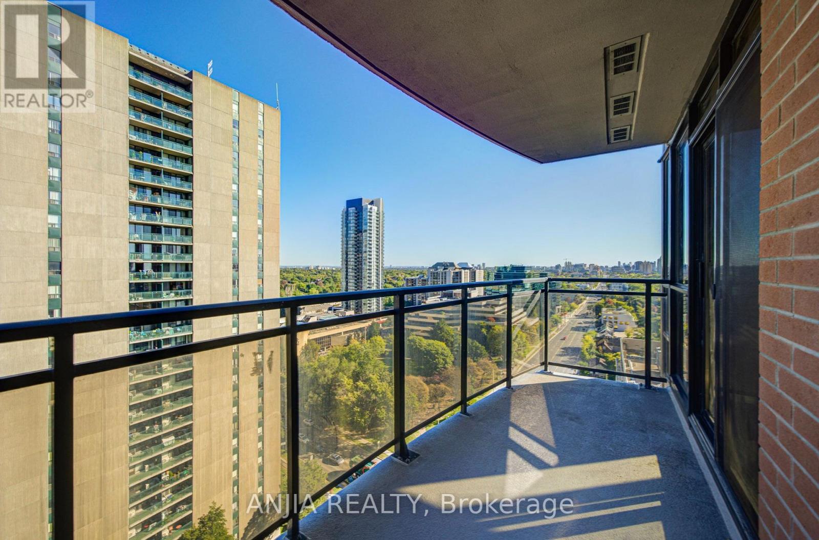 2010 - -33 Sheppard Avenue E, Toronto, Ontario  M2N 7K1 - Photo 32 - C13806932