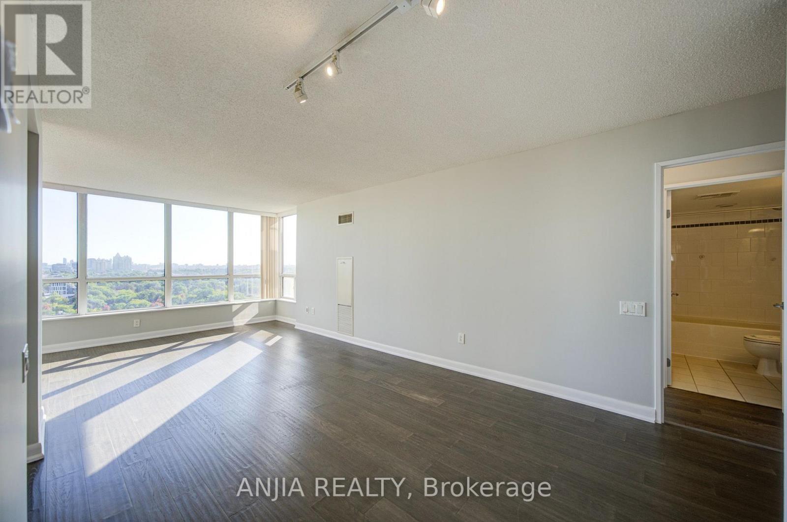 2010 - -33 Sheppard Avenue E, Toronto, Ontario  M2N 7K1 - Photo 4 - C13806932