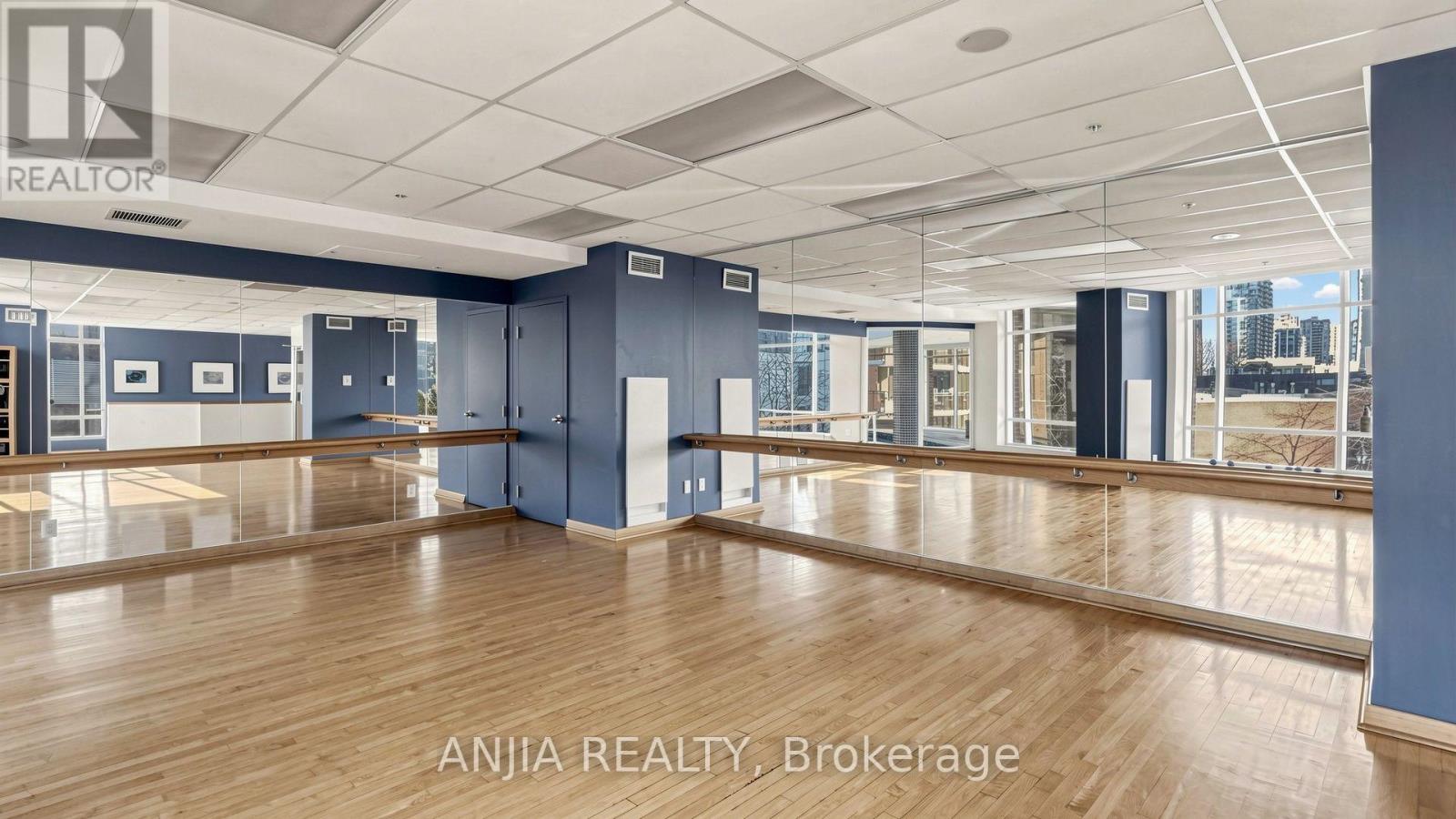 2010 - -33 Sheppard Avenue E, Toronto, Ontario  M2N 7K1 - Photo 40 - C13806932