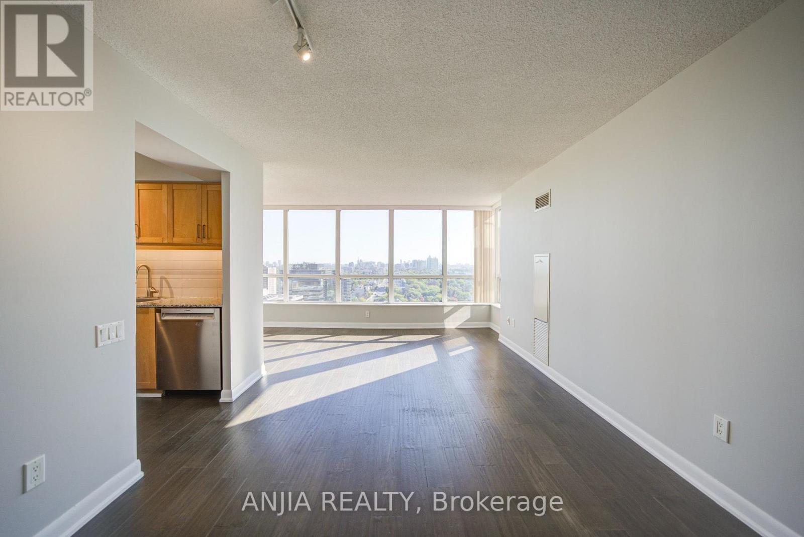 2010 - -33 Sheppard Avenue E, Toronto, Ontario  M2N 7K1 - Photo 5 - C13806932