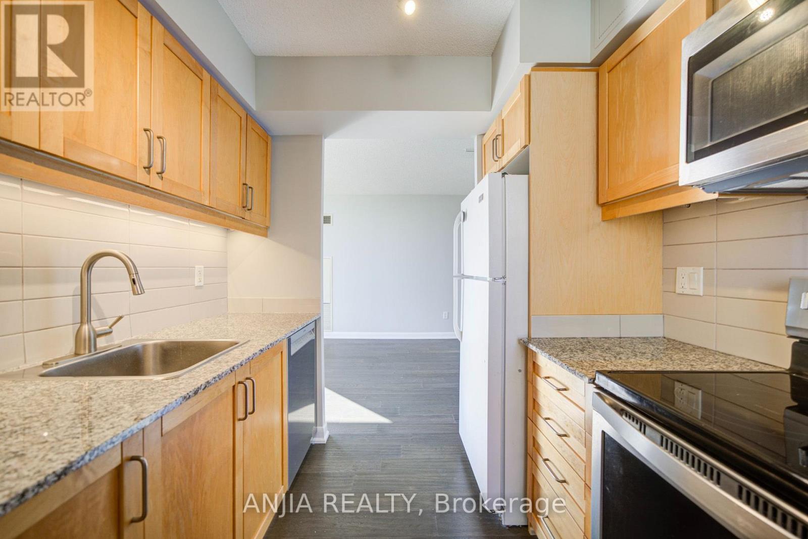 2010 - -33 Sheppard Avenue E, Toronto, Ontario  M2N 7K1 - Photo 9 - C13806932