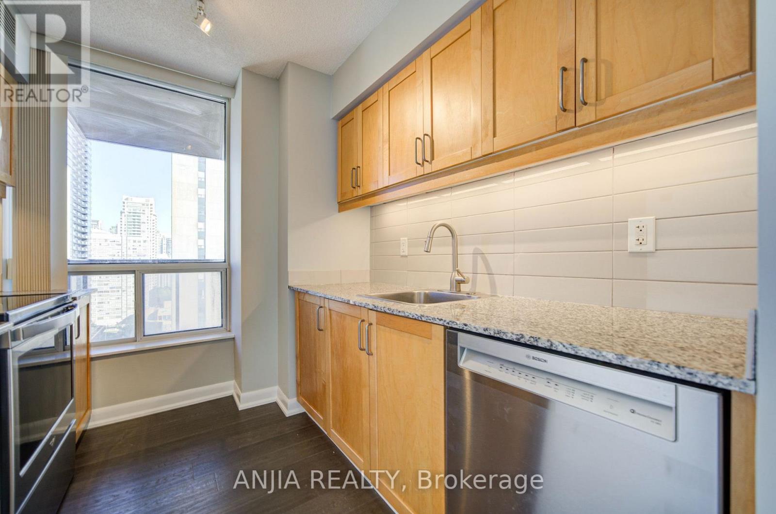2010 - 33 Sheppard Avenue E, Toronto, Ontario M2N 7K1 - Photo 11 - C13806954