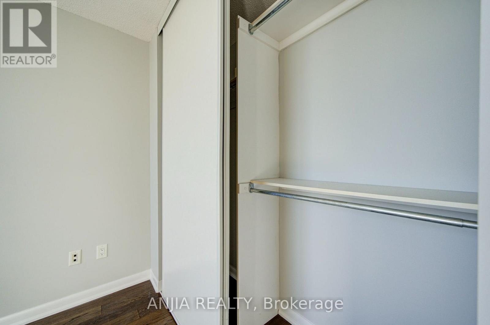 2010 - 33 Sheppard Avenue E, Toronto, Ontario M2N 7K1 - Photo 24 - C13806954