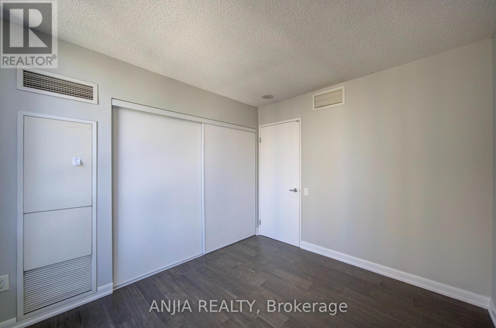 2010 - 33 Sheppard Avenue E, Toronto, Ontario M2N 7K1 - Photo 36 - C13806954