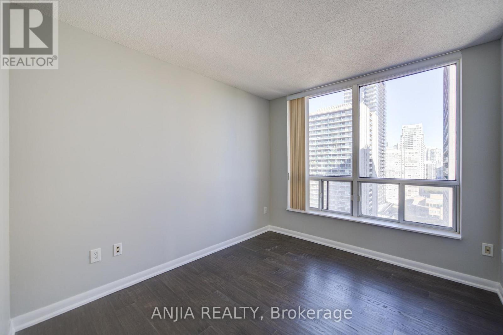 2010 - 33 Sheppard Avenue E, Toronto, Ontario M2N 7K1 - Photo 33 - C13806954