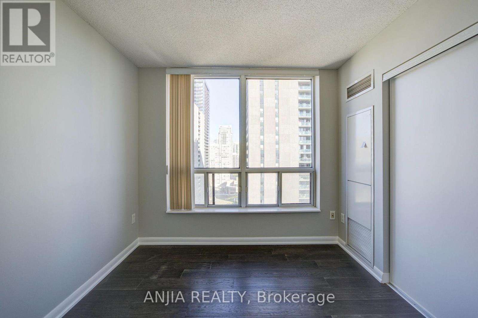 2010 - 33 Sheppard Avenue E, Toronto, Ontario M2N 7K1 - Photo 35 - C13806954