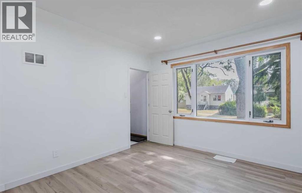 10948 75 Avenue NW, Edmonton, Alberta  T6G 0G9 - Photo 2 - A2348518