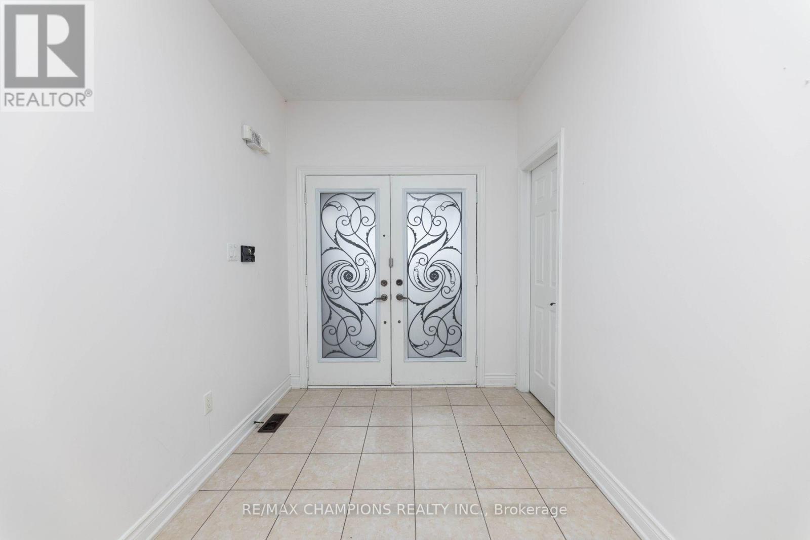 Upper - 89 Bayhampton Drive, Brampton, Ontario L6P 3A8 - Photo 10 - W13833152