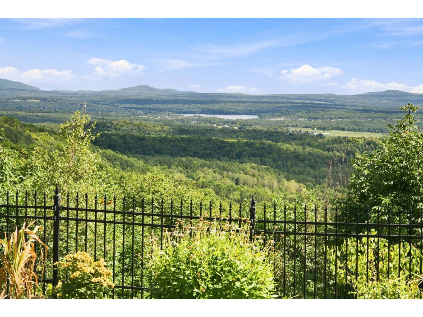 299 Rue des Cimes Shefford Quebec Canada J2M1N9 3