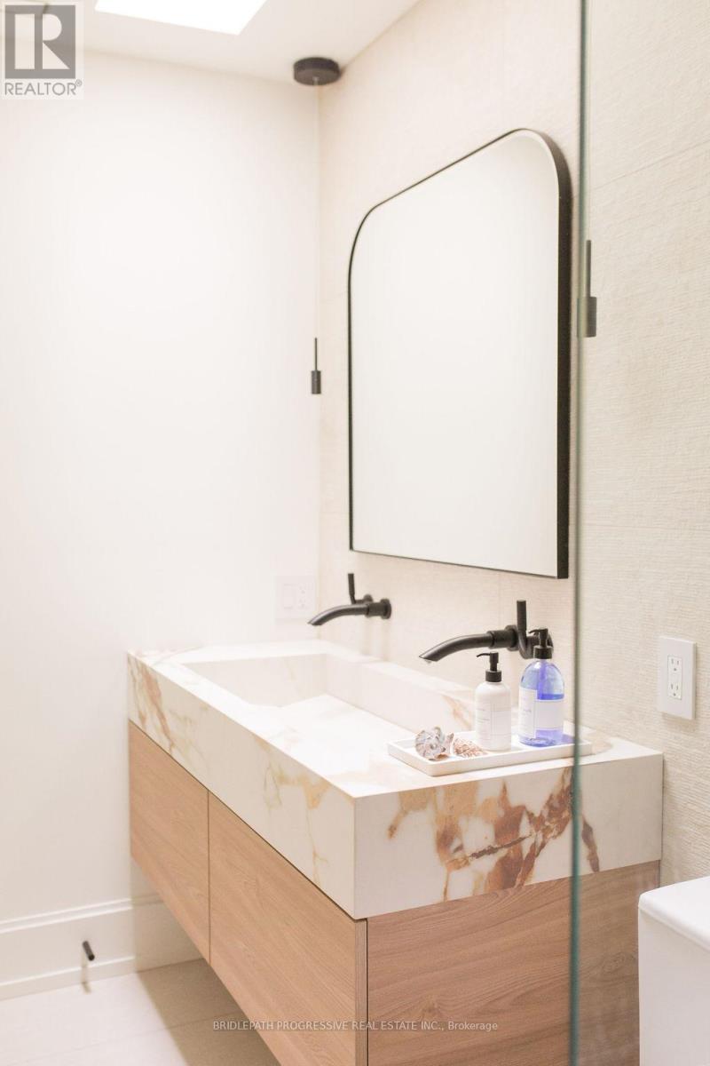 127 Glenvale Boulevard, Toronto, Ontario  M4G 2W1 - Photo 20 - C13494708