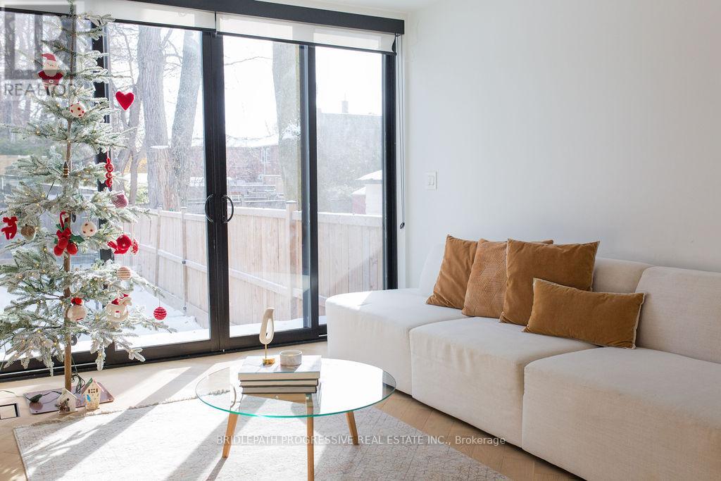 127 Glenvale Boulevard, Toronto, Ontario  M4G 2W1 - Photo 10 - C13494708