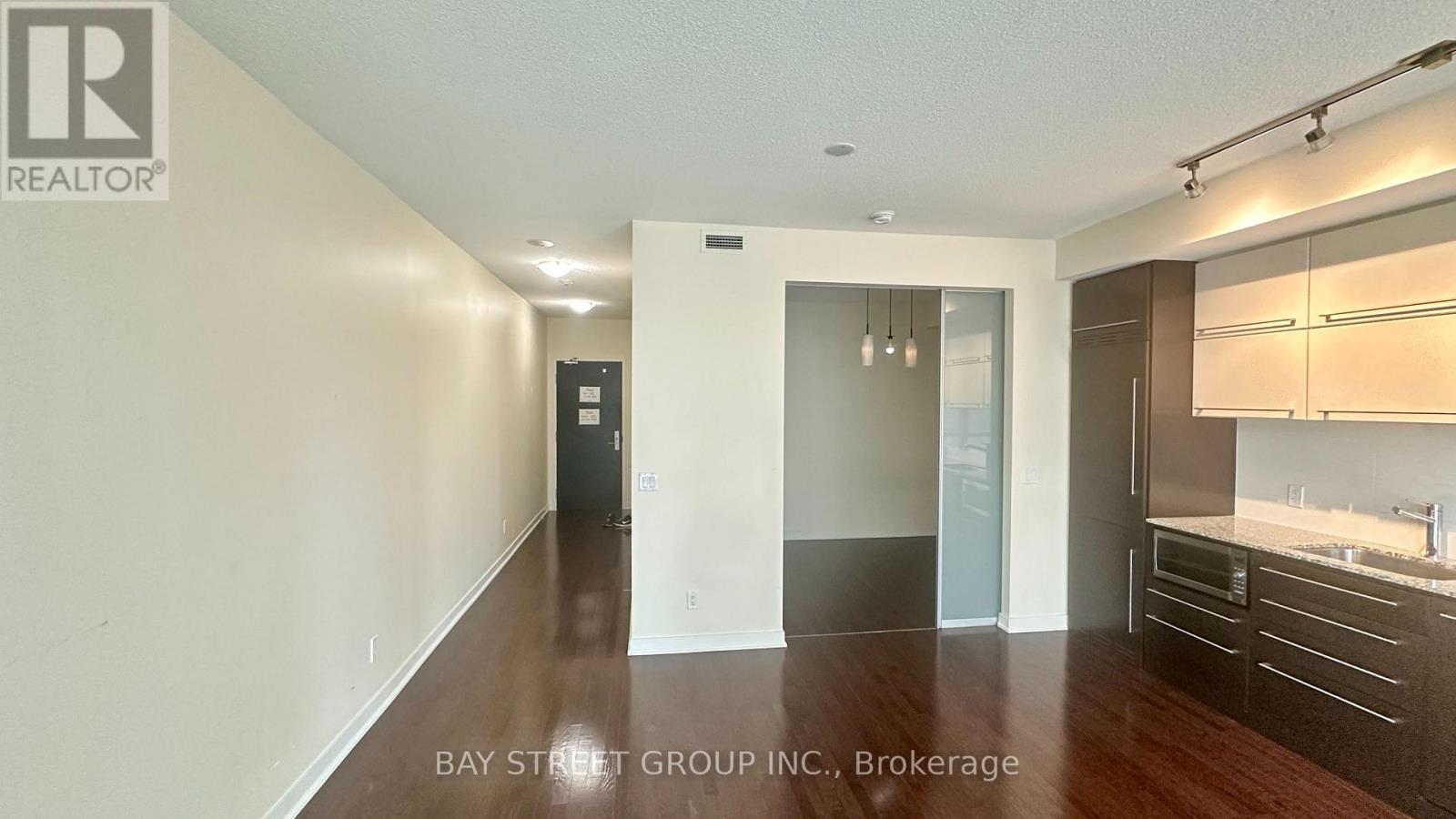 1909 - 770 Bay Street, Toronto, Ontario  M5G 0A6 - Photo 19 - C13631610