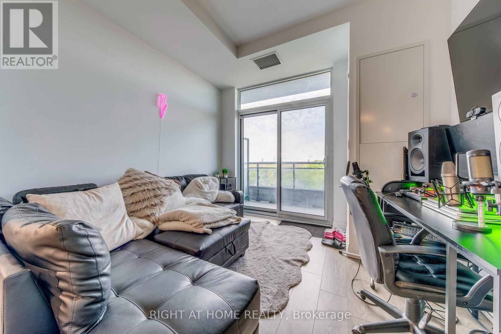 619 - 286 Main Street, Toronto, Ontario  M4C 0B3 - Photo 12 - E13833240