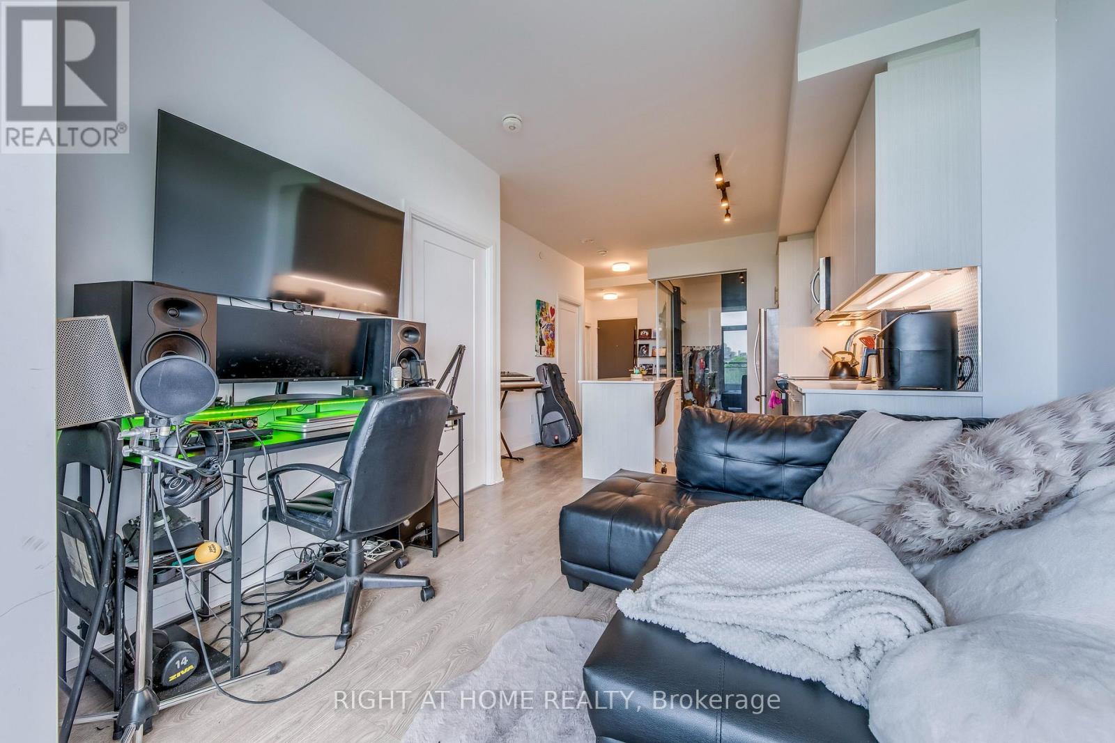 619 - 286 Main Street, Toronto, Ontario  M4C 0B3 - Photo 14 - E13833240