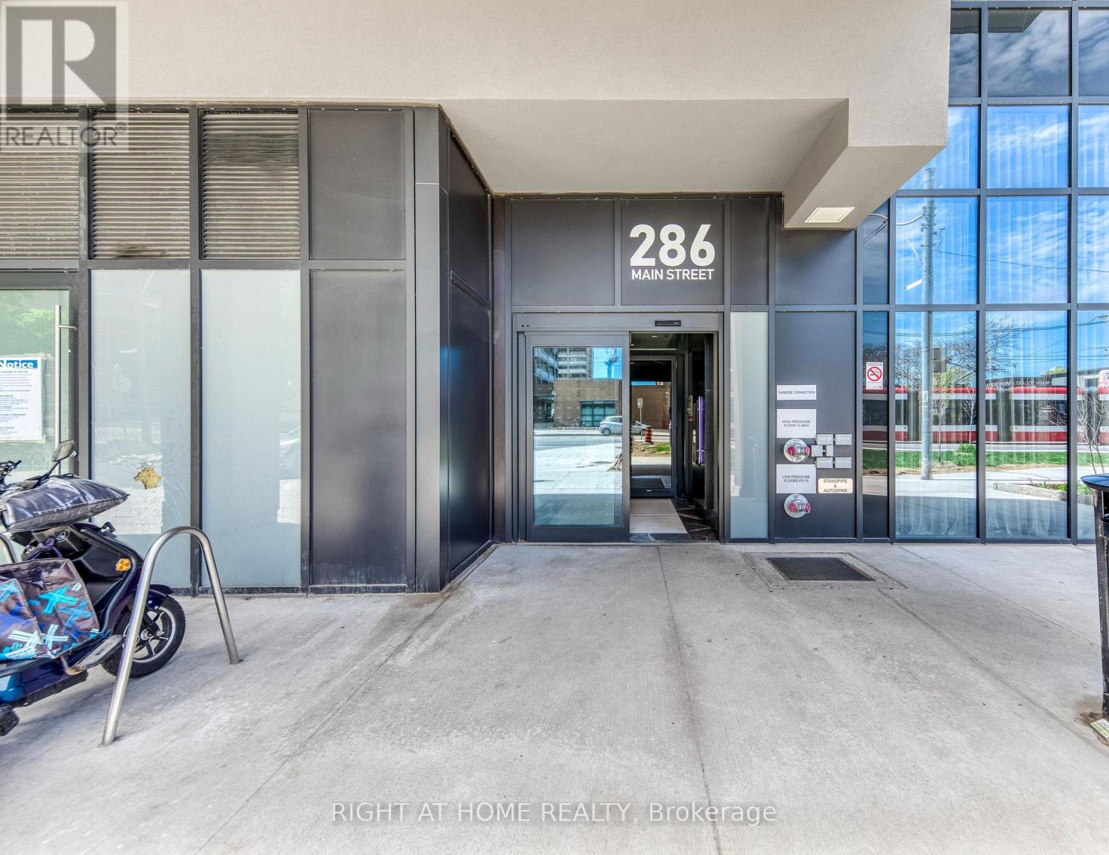 619 - 286 Main Street, Toronto, Ontario  M4C 0B3 - Photo 2 - E13833240