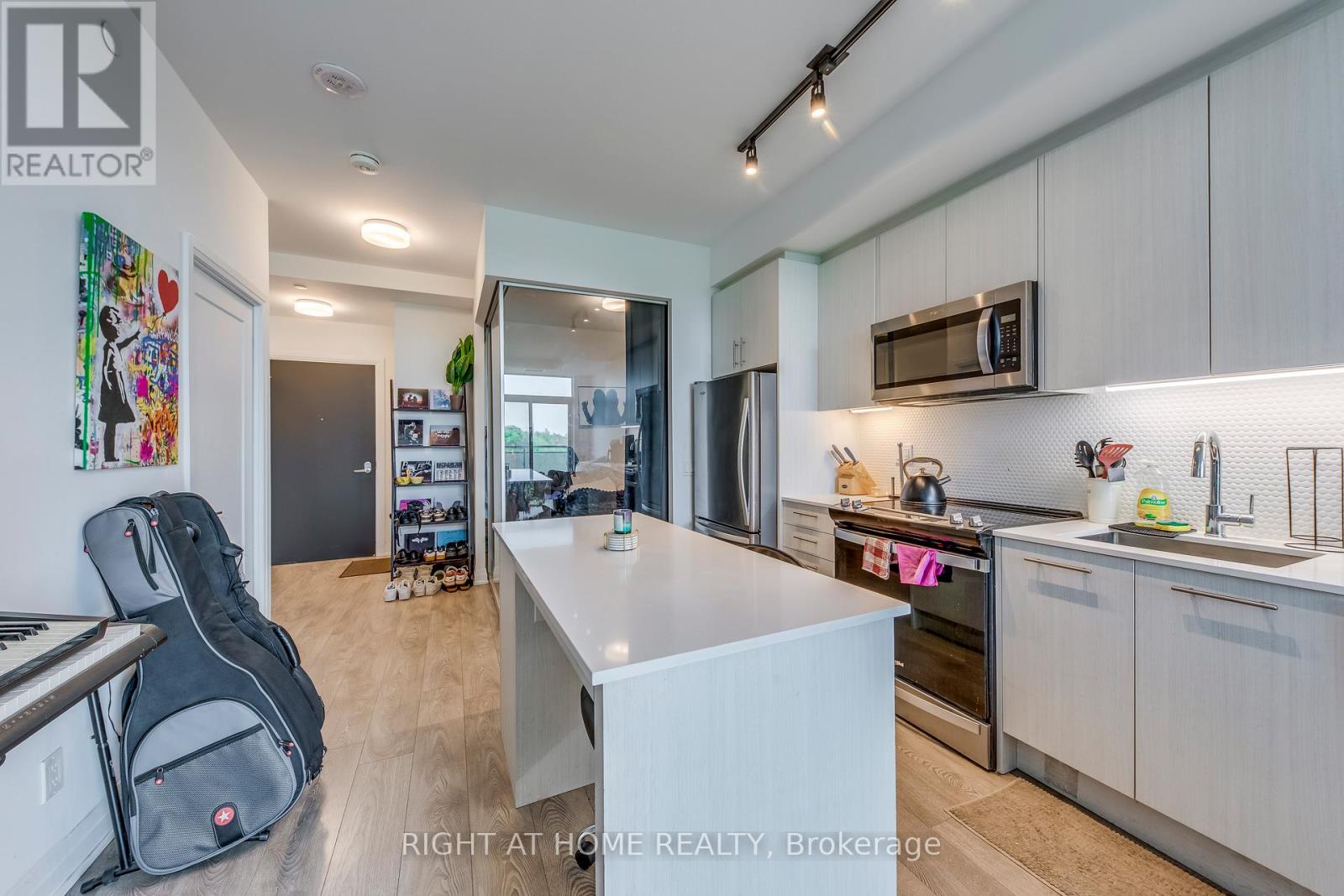 619 - 286 Main Street, Toronto, Ontario  M4C 0B3 - Photo 9 - E13833240