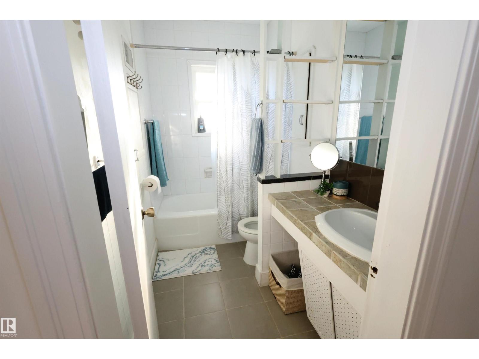 12229 88 ST NW