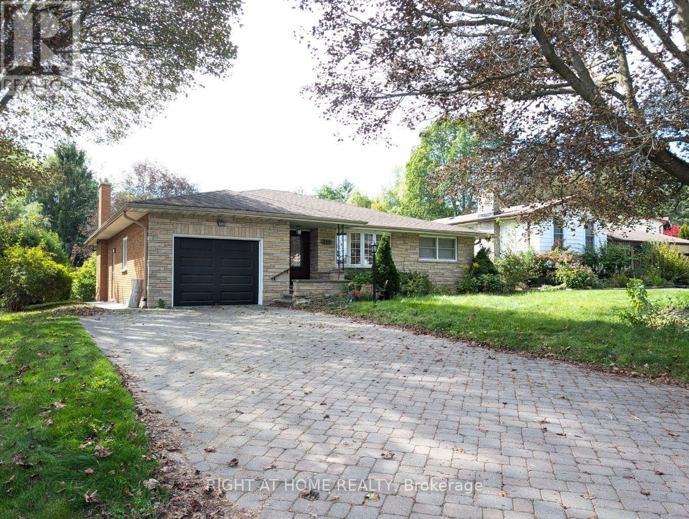 MAIN FLOOR - 716 TULIP COURT, Oshawa, Ontario
