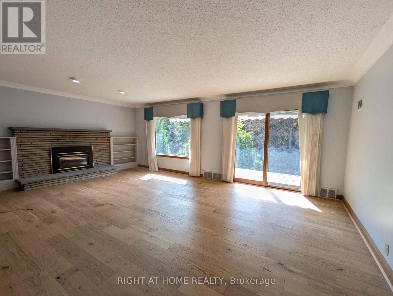Main Floor - 716 Tulip Court, Oshawa, Ontario  L1G 3C6 - Photo 14 - E13833256