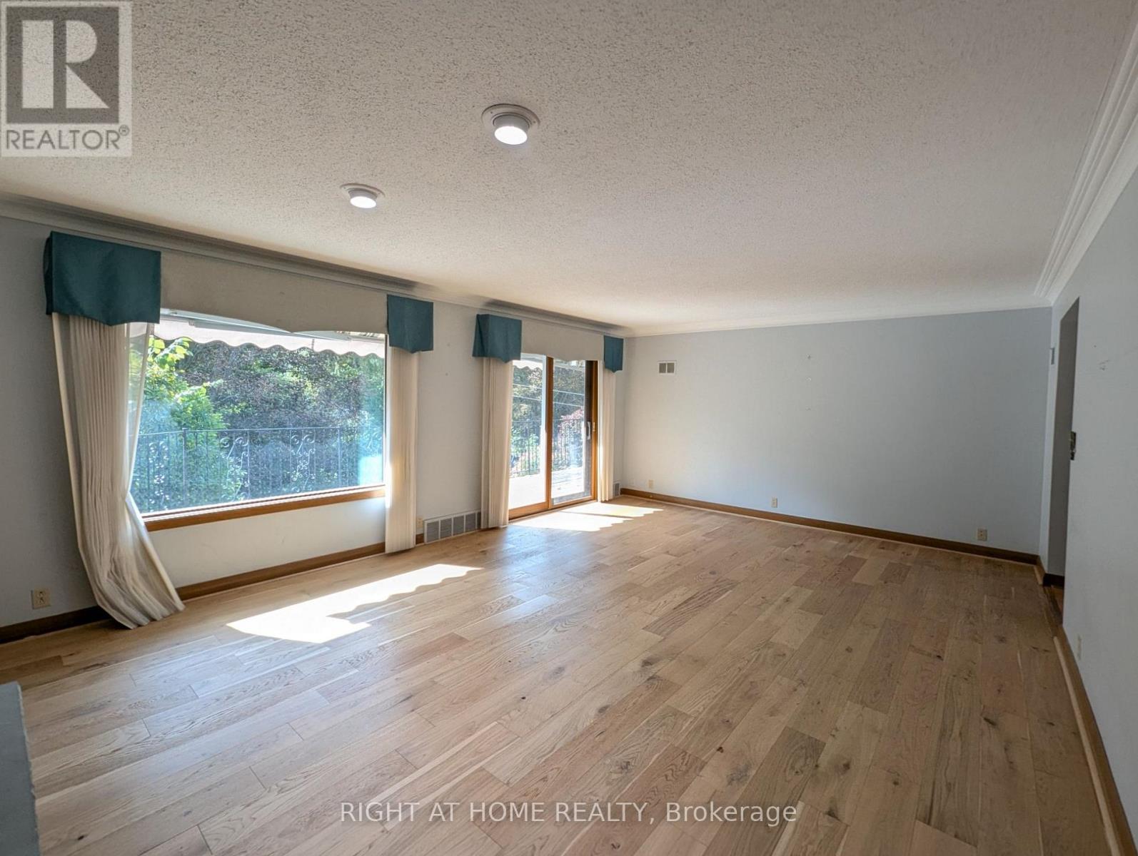 Main Floor - 716 Tulip Court, Oshawa, Ontario  L1G 3C6 - Photo 15 - E13833256