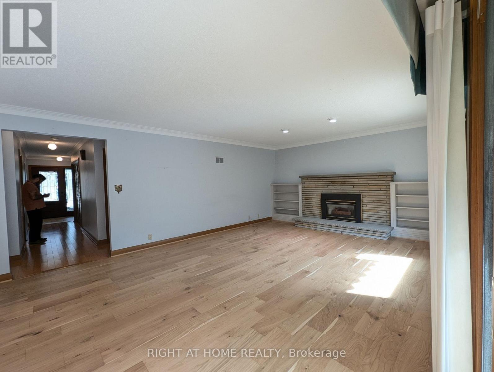 Main Floor - 716 Tulip Court, Oshawa, Ontario  L1G 3C6 - Photo 22 - E13833256