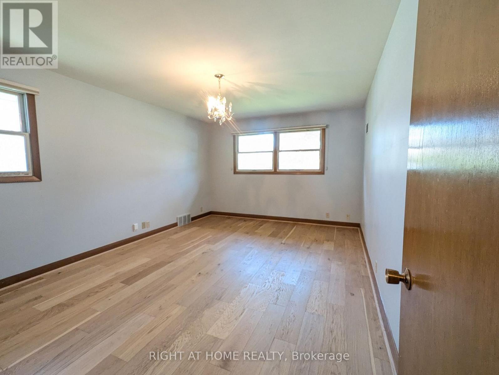 Main Floor - 716 Tulip Court, Oshawa, Ontario  L1G 3C6 - Photo 25 - E13833256