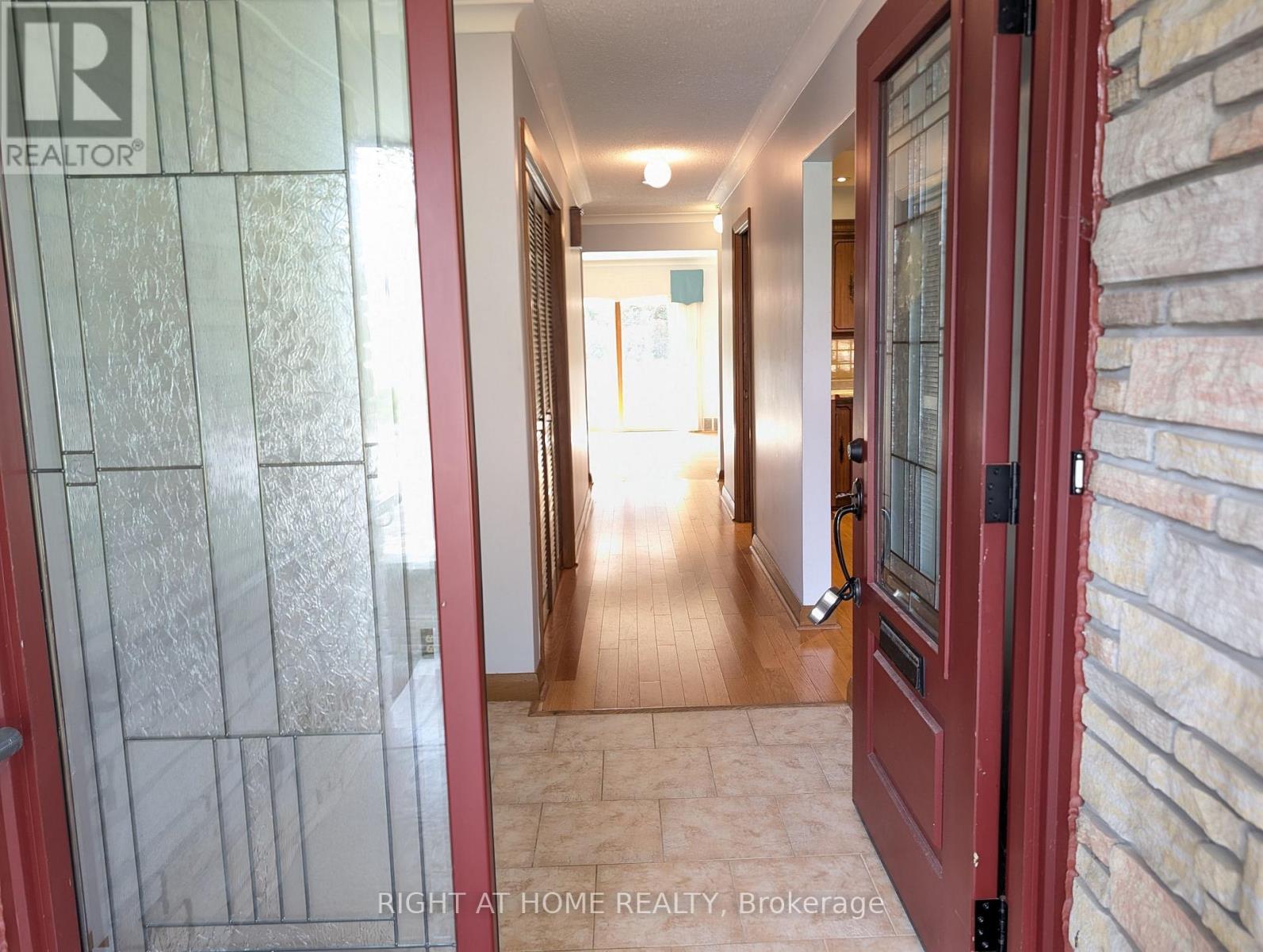Main Floor - 716 Tulip Court, Oshawa, Ontario  L1G 3C6 - Photo 3 - E13833256