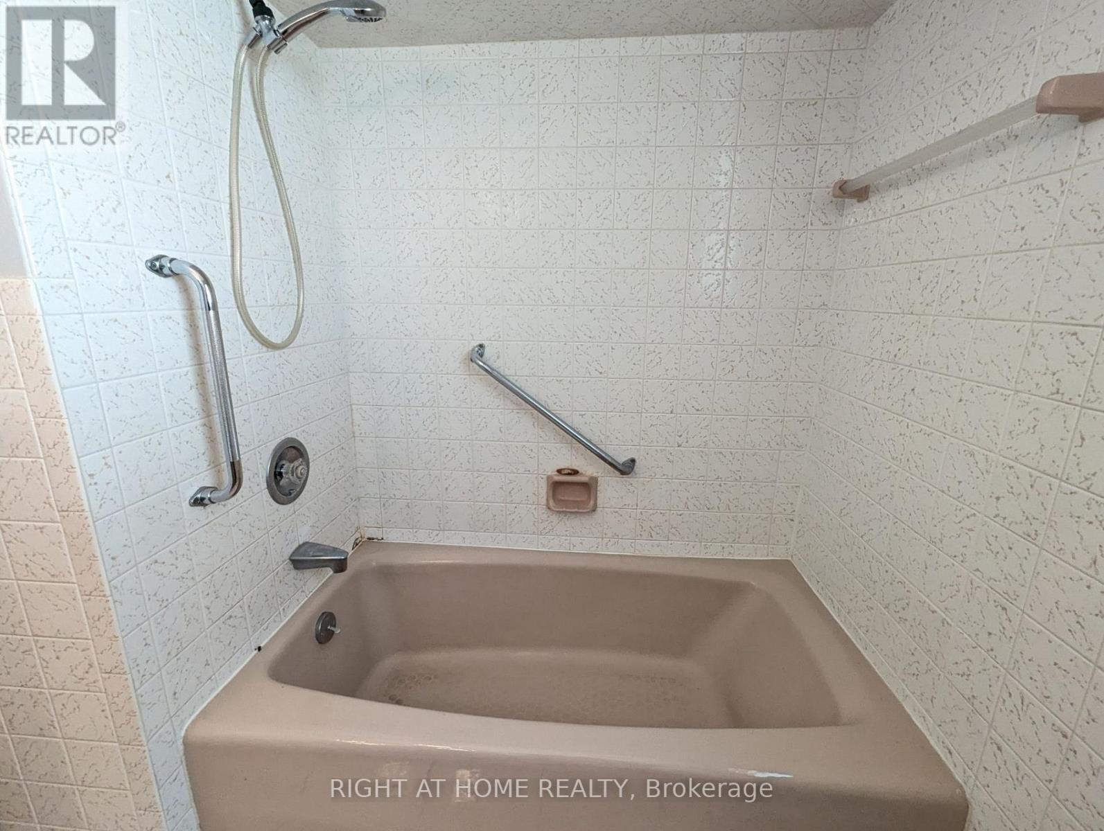Main Floor - 716 Tulip Court, Oshawa, Ontario  L1G 3C6 - Photo 31 - E13833256