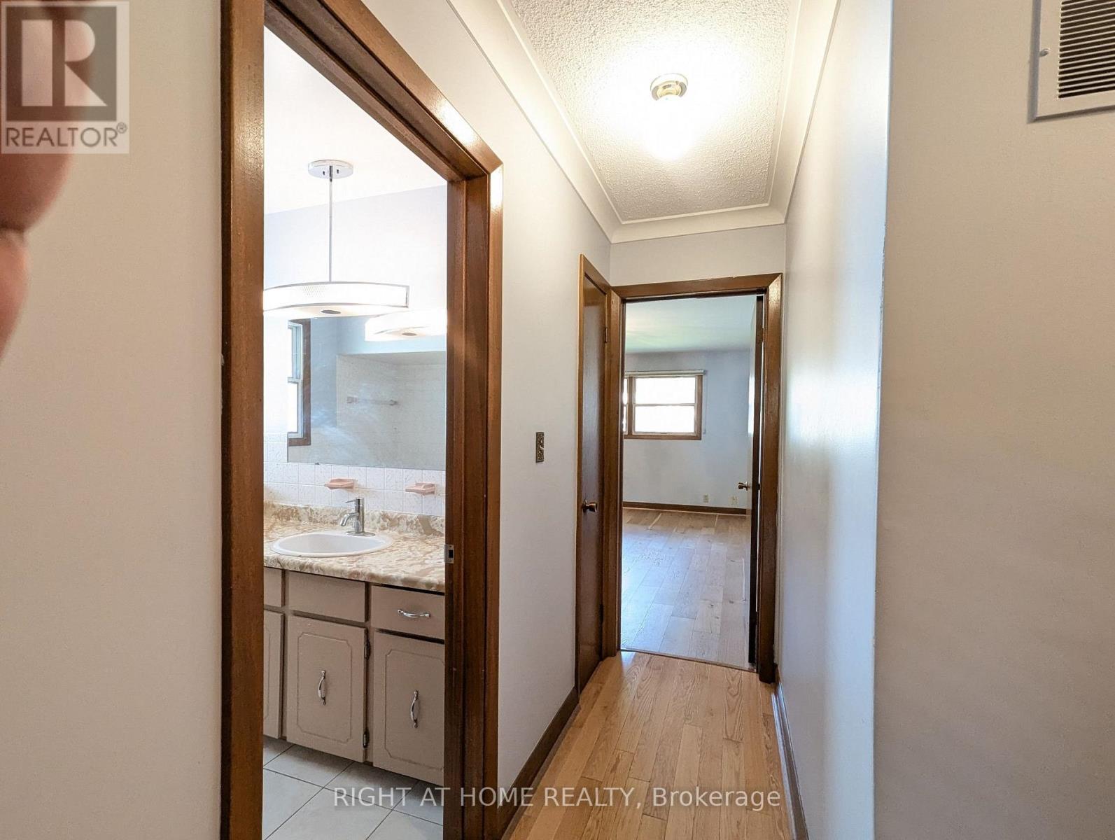 Main Floor - 716 Tulip Court, Oshawa, Ontario  L1G 3C6 - Photo 32 - E13833256