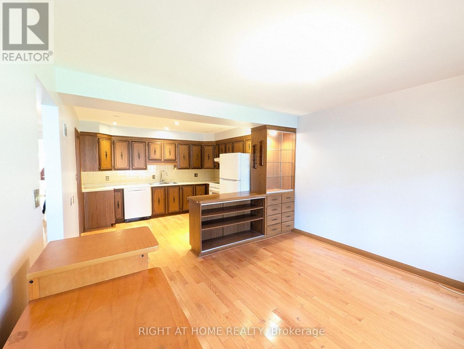 Main Floor - 716 Tulip Court, Oshawa, Ontario  L1G 3C6 - Photo 6 - E13833256