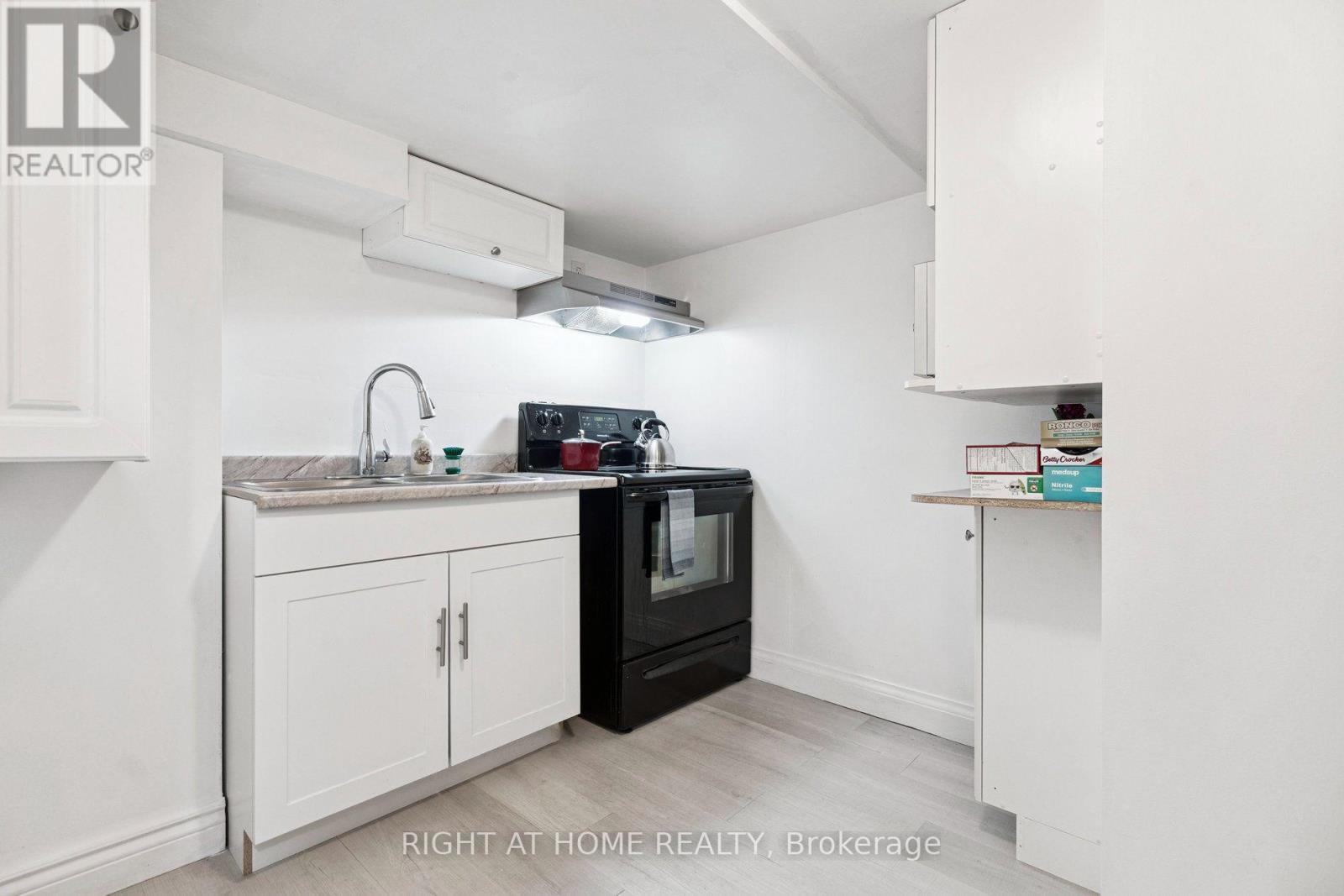 Bi-Level Unit - 105 Glenridge Avenue, St. Catharines, Ontario  L2R 4X5 - Photo 7 - X13833268