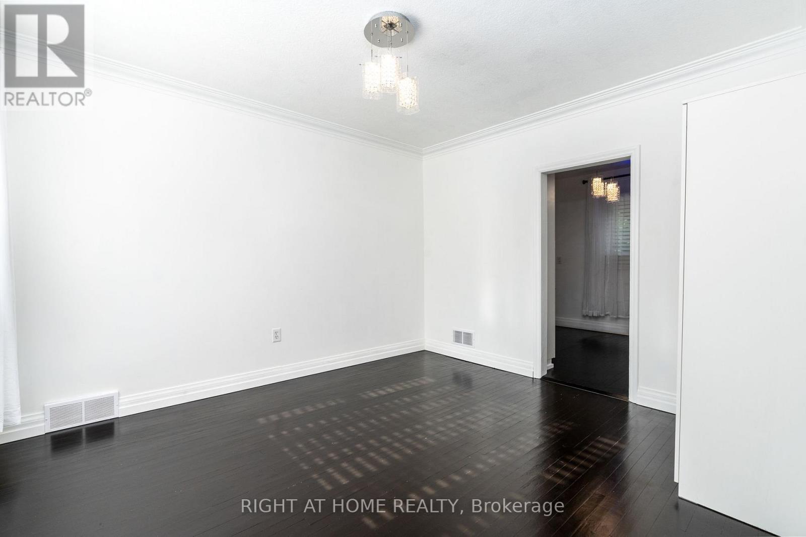 Bi-Level Unit - 105 Glenridge Avenue, St. Catharines, Ontario  L2R 4X5 - Photo 9 - X13833268