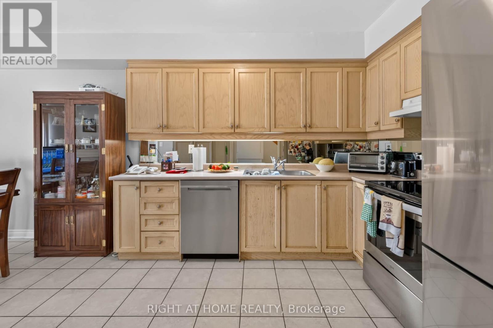 71 Pottery Place, Vaughan, Ontario  L4L 9H2 - Photo 10 - N13833284