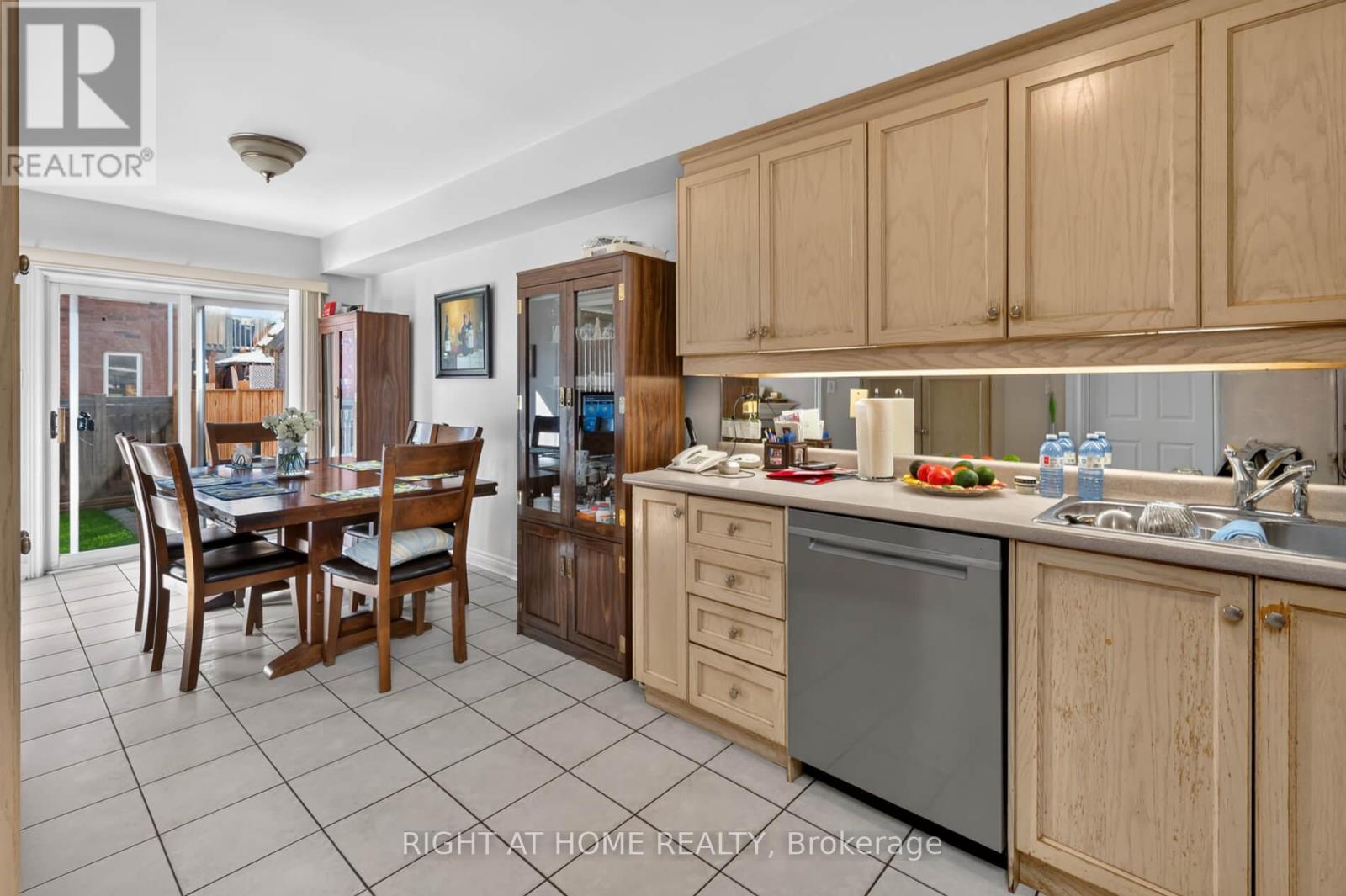 71 Pottery Place, Vaughan, Ontario  L4L 9H2 - Photo 12 - N13833284