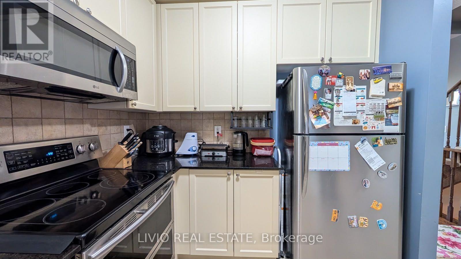 157 Cedar Lake Crescent, Brampton, Ontario L6Y 0P9 - Photo 2 - W13831426