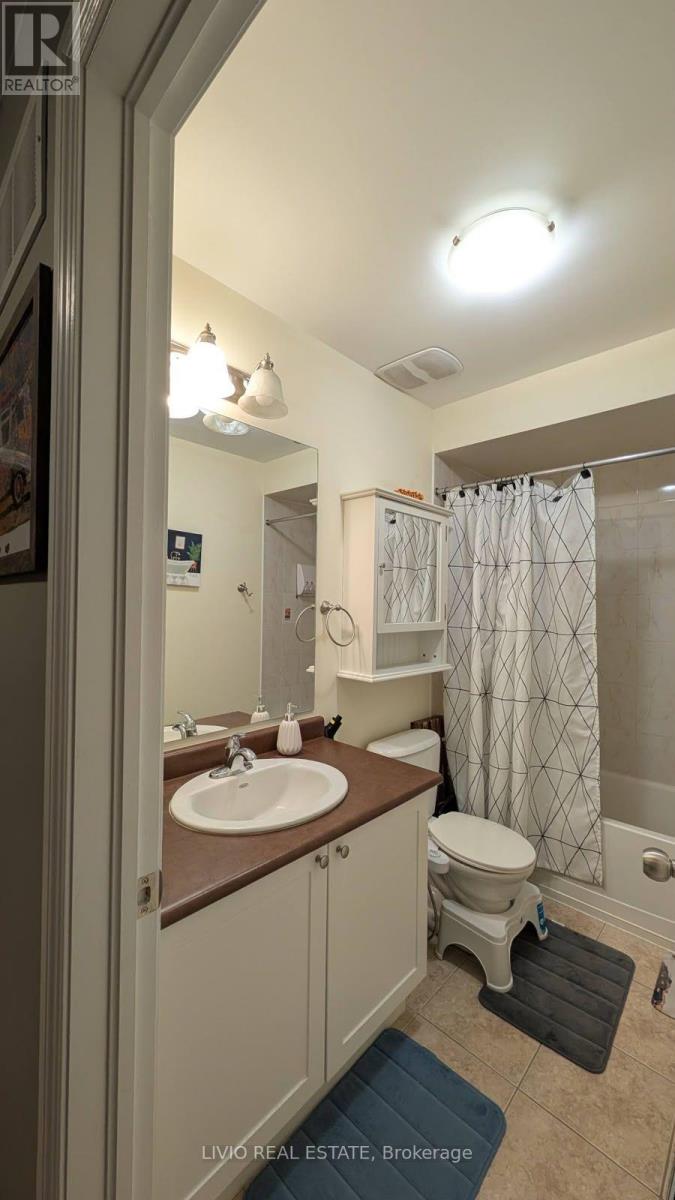 157 Cedar Lake Crescent, Brampton, Ontario L6Y 0P9 - Photo 8 - W13831426