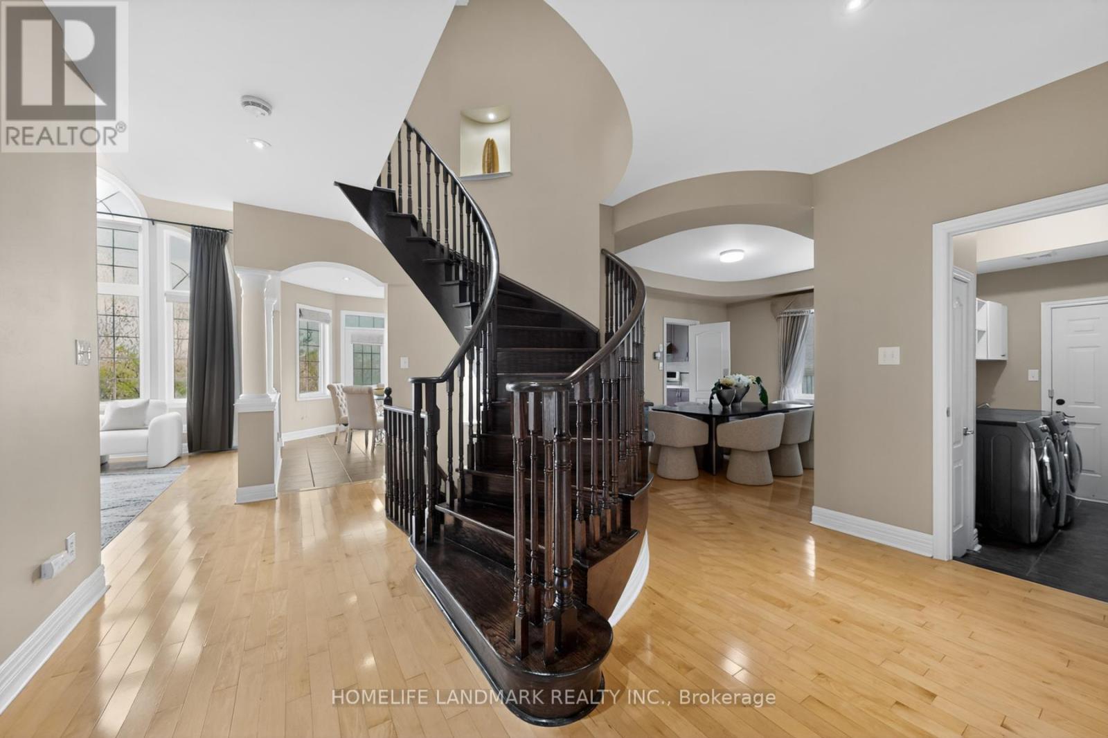 2481 Whistling Springs Crescent, Oakville, Ontario  L6M 5G3 - Photo 7 - W13833300